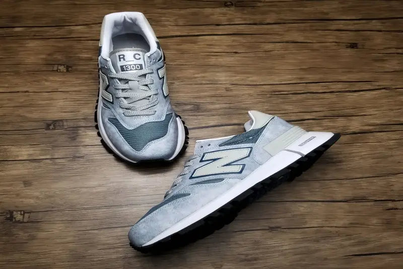 حذاء رياضي New Balance RC 1300 Tokyo Design باللون الأزرق الرخامي 