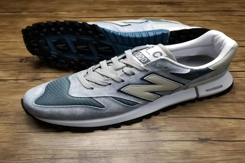 حذاء رياضي New Balance RC 1300 Tokyo Design باللون الأزرق الرخامي 