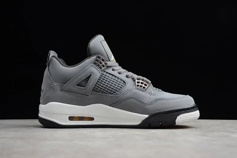 حذاء Air Jordan 4 Retro باللون الرمادي الرائع