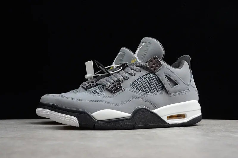 حذاء Air Jordan 4 Retro باللون الرمادي الرائع